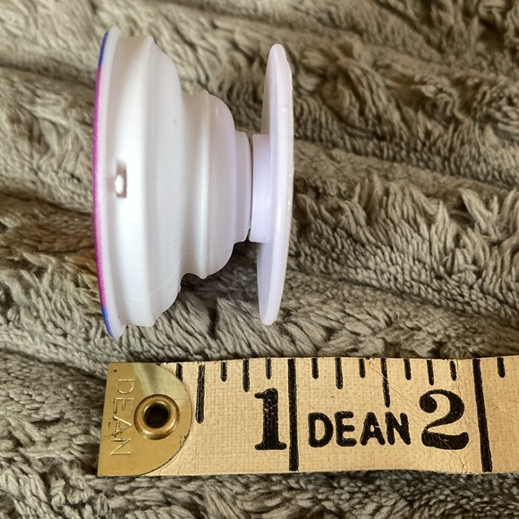 FIVE Corona cell phone 📱 grip kick stands
swappable 📲 NWOT (5) FIVE. You get 5 😊 - Picture 11 of 12